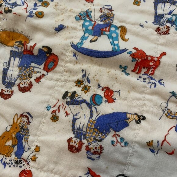 1970s VTG Handmade Baby Quilt Raggedy Ann Andy Toy Animal Rocking Horse Print - Picture 4 of 4